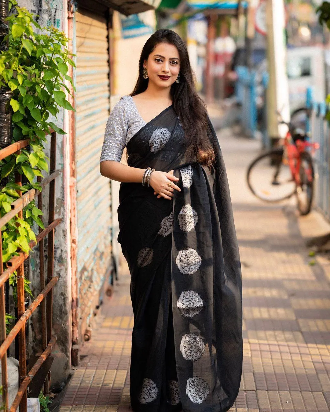 Black Pure Linen Woven Design Saree with Unstitched Blouse - A2M