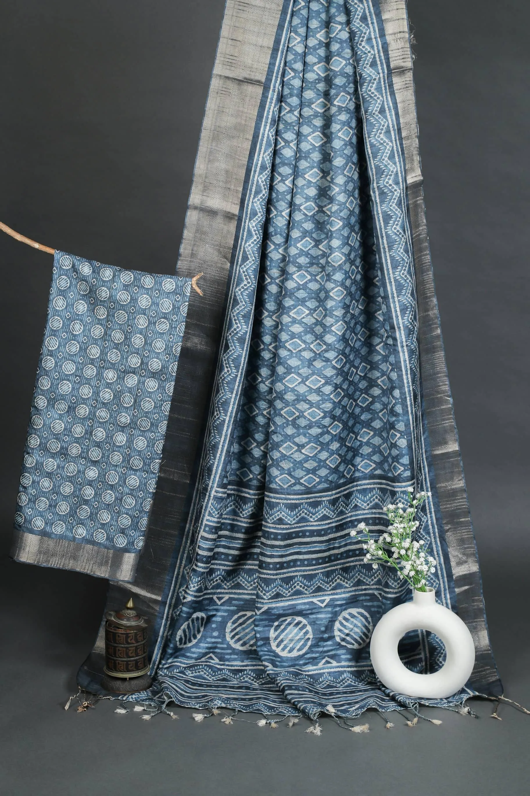 Fairy-tale Blue Colored Cotton Linen Designer Printed Saree