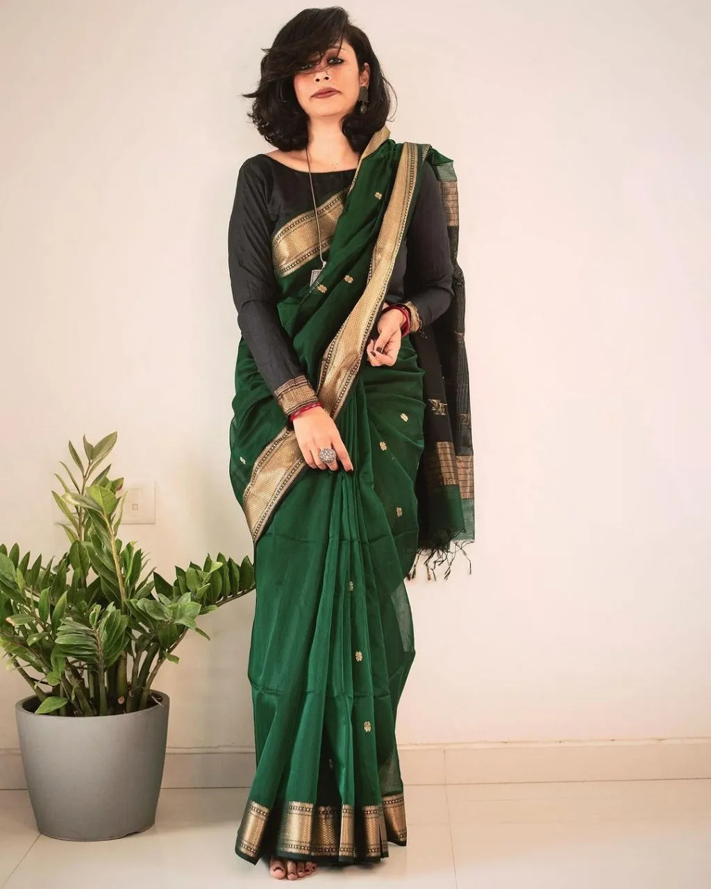 Fancifull Dark Green Linen Silk Saree With Flamboyant Blouse Piece