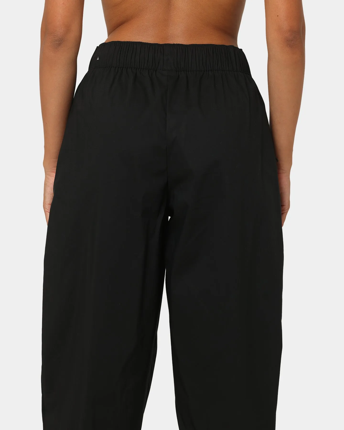 Nike Women's Sportswear Essential High-Rise Woven Pants Black/White