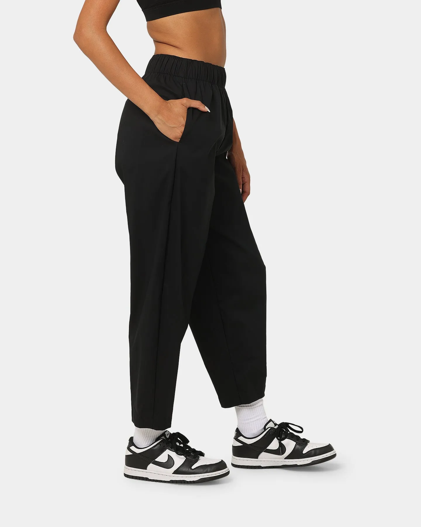 Nike Women's Sportswear Essential High-Rise Woven Pants Black/White